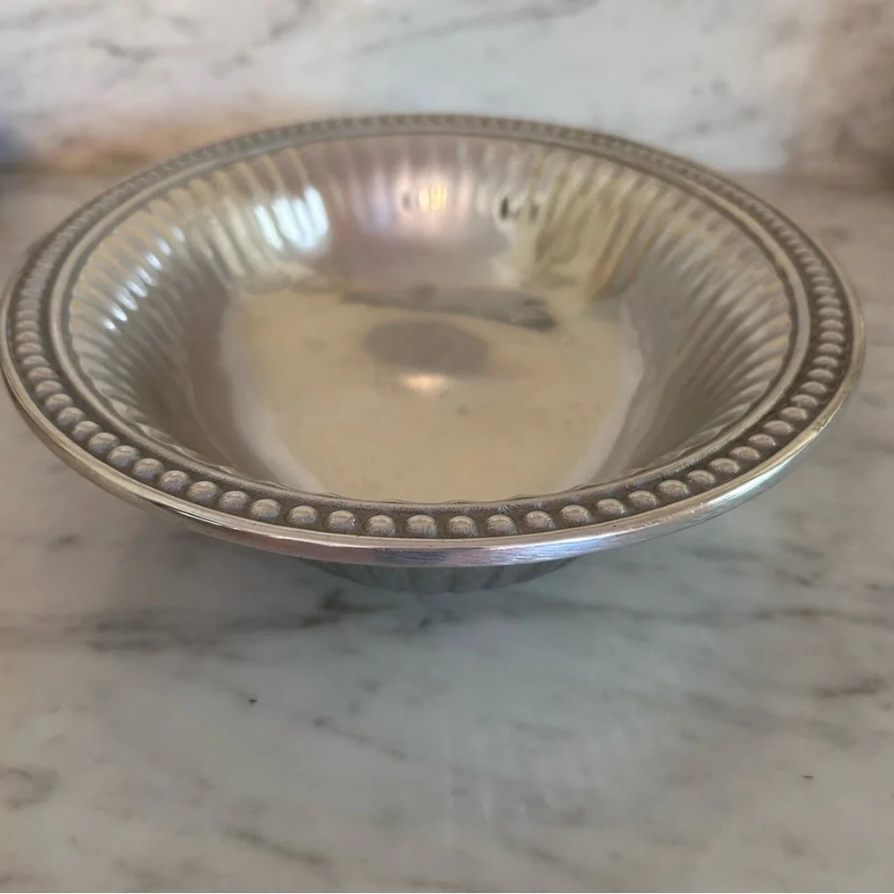 Wilton Armetale Flute and Pearls Oval Serving Bowl